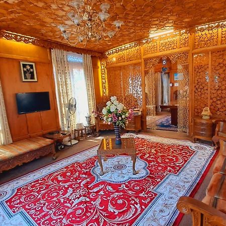 New Lakes Crown Group Of Houseboats Srīnagar Dış mekan fotoğraf