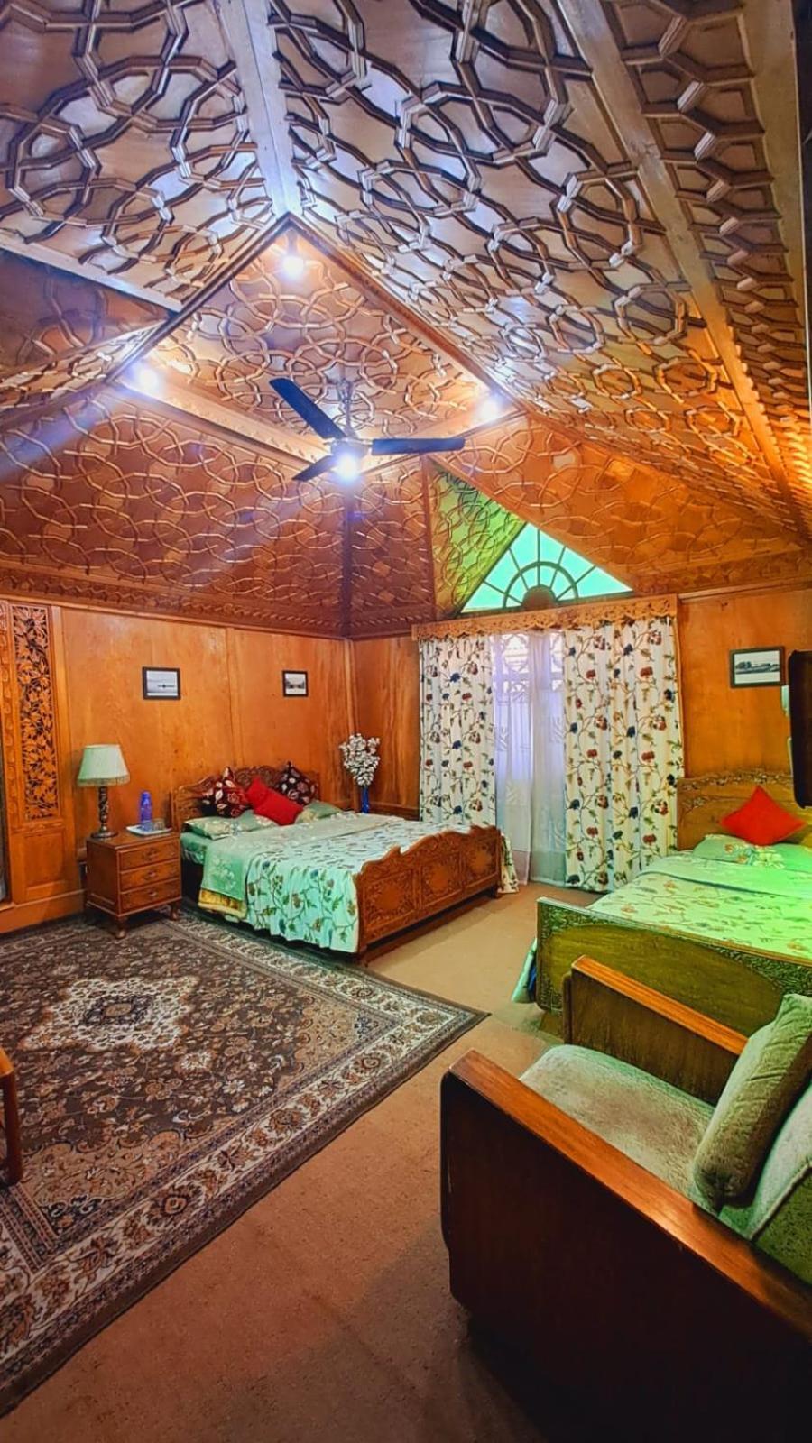 New Lakes Crown Group Of Houseboats Srīnagar Dış mekan fotoğraf