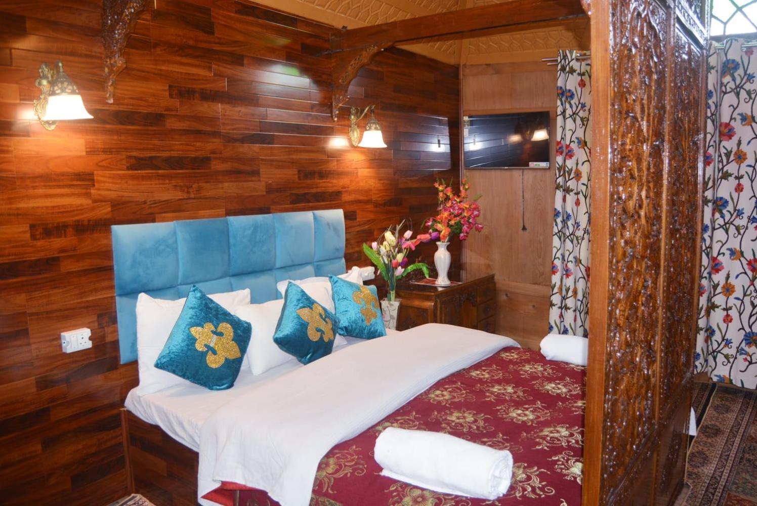 New Lakes Crown Group Of Houseboats Srīnagar Dış mekan fotoğraf