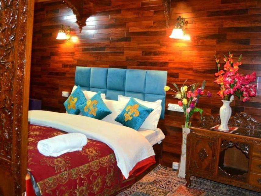 New Lakes Crown Group Of Houseboats Srīnagar Oda fotoğraf