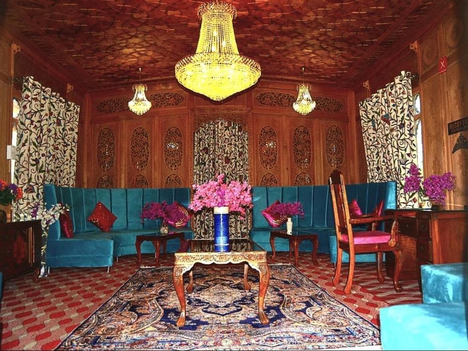 New Lakes Crown Group Of Houseboats Srīnagar Oda fotoğraf