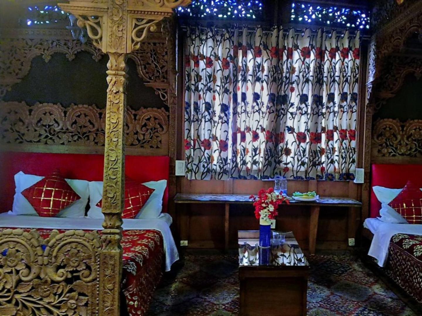 New Lakes Crown Group Of Houseboats Srīnagar Oda fotoğraf